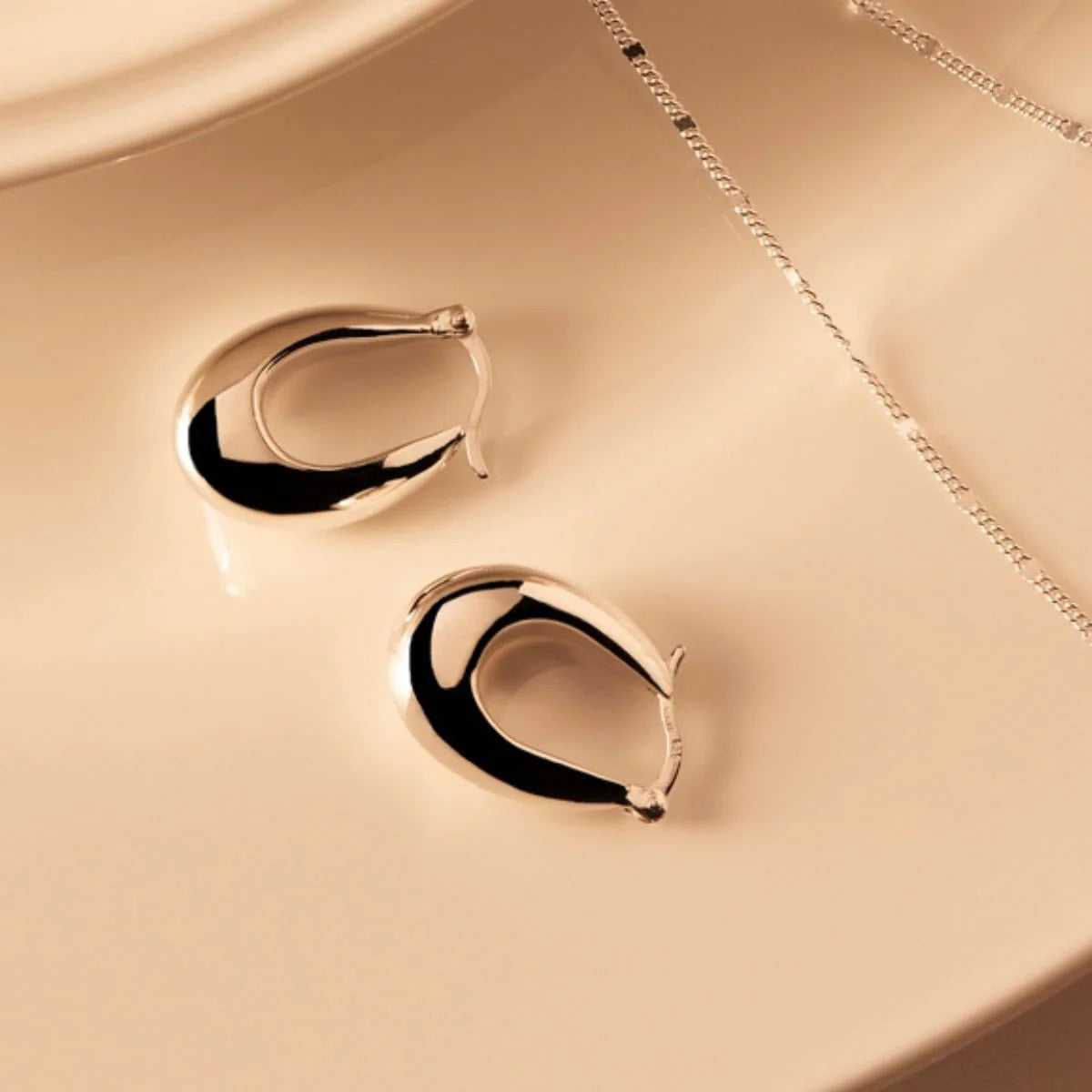 NAJO CLOUDLAND HOOP EARRING