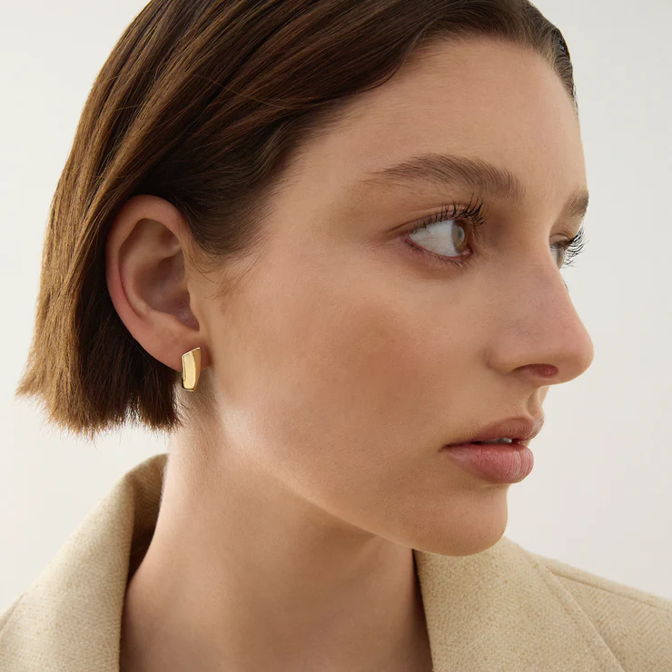 NAJO VERSAILLES HUGGIE EARRING GOLD