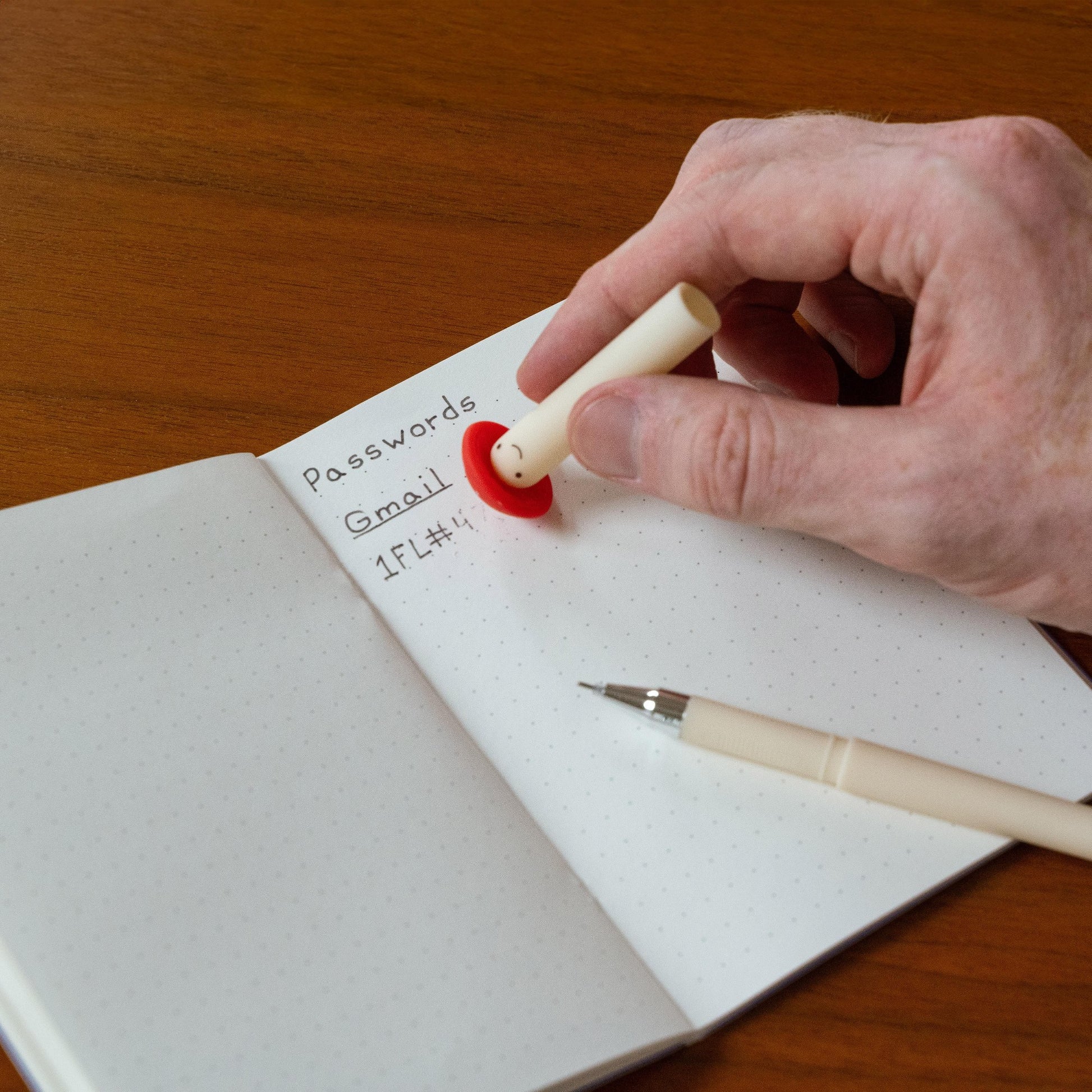 KIKKERLAND ERASABLE MUSHROOM PEN