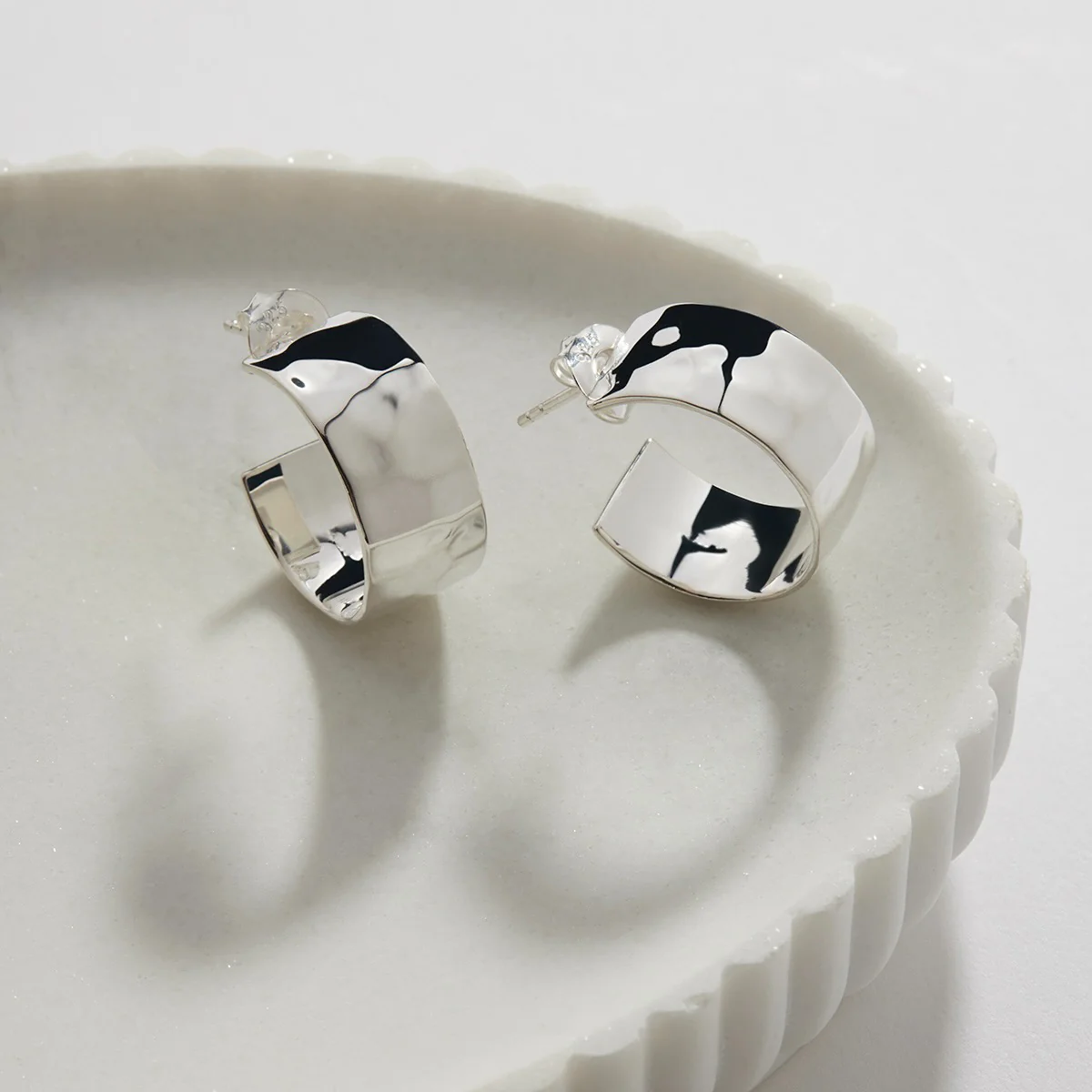 NAJO SILVER LA DOLCE VITA HOOP EARRING