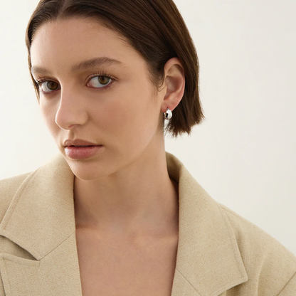 NAJO LA MUSE HUGGIE EARRING