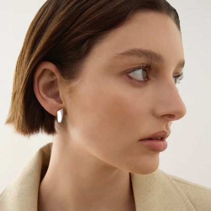 NAJO VERSAILLES HUGGIE EARRING