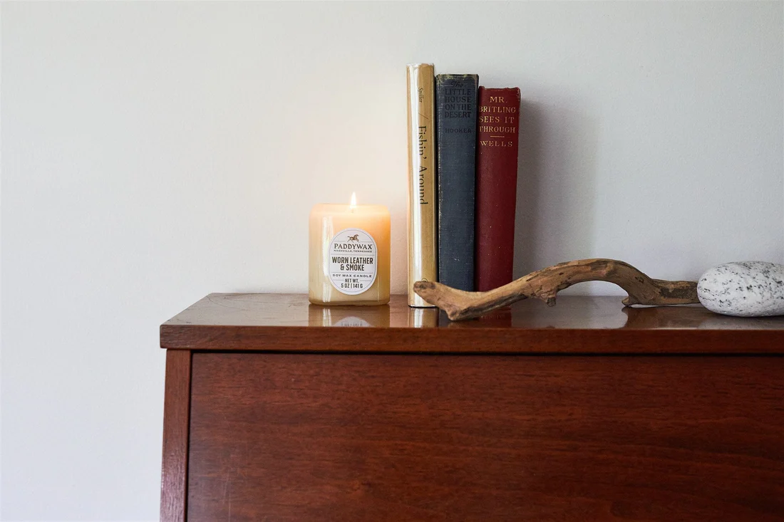 PADDYWAX VISTA CANDLE 142G WORN LEATHER & SMOKE