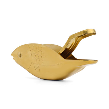 HERE'S HOW THE STEVIE FISH CITRUS JUICER