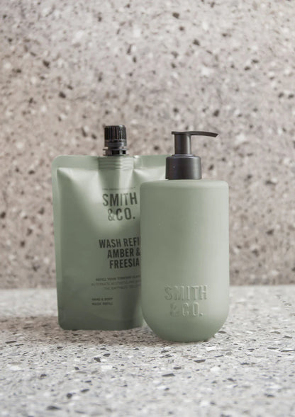 SMITH & CO HAND & BODY WASH REFILL 400ML AMBER & FREESIA